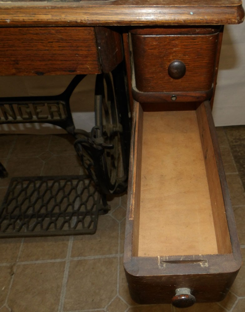 Antique Oak Singer Sewing Machine - 6