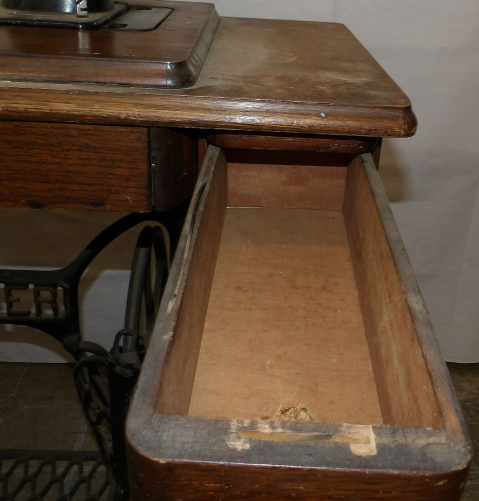Antique Oak Singer Sewing Machine - 7