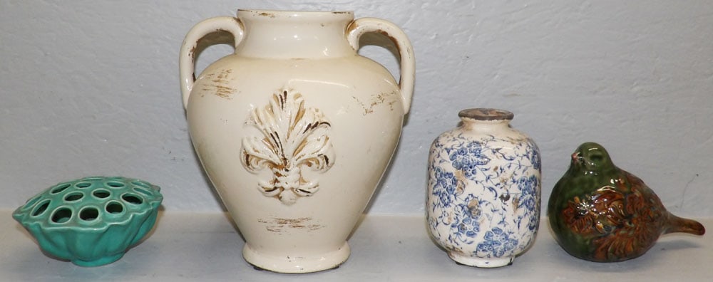 Lot of Porcelain Items: Lot of Porcelain Items . Up to 9 1/4" H 9" W "ALL DESCRIPTIONS AND ANY CONDITION STATEMENT GIVEN BY LANGSTON AUCTION GALLERY ARE STRICTLY OPINIONS AND LANGSTON'S SHALL HAVE NO RESPONSIBILITY FOR