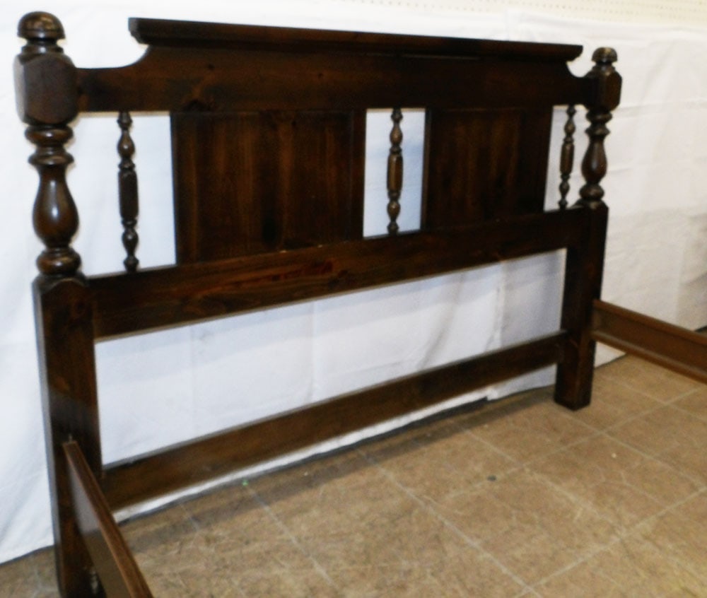 Pine Full Size Bed with Rails (1 of 5)
