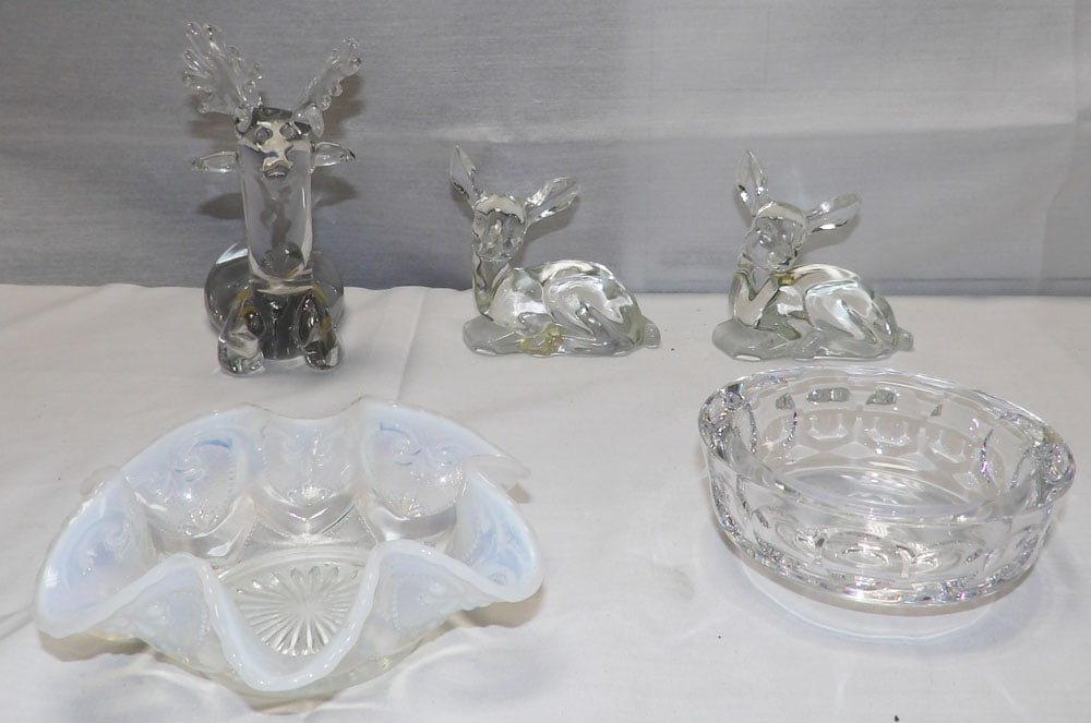 Lot of Glass Figures, Opalescent Dish, & Orrefors Bowl: Lot of Glass Figures, Opalescent Dish, & Orrefors Bowl. Up to 6" H 5" W "ALL DESCRIPTIONS AND ANY CONDITION STATEMENT GIVEN BY LANGSTON AUCTION GALLERY ARE STRICTLY OPINIONS AND LANGSTON'S SHALL HAVE 