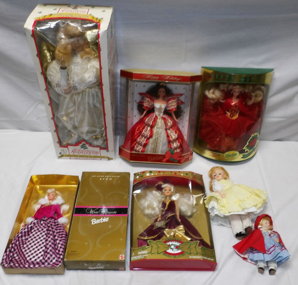 Lot of Dolls, Some Barbie (1 of 2)