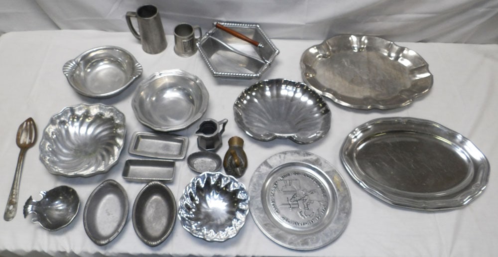 Lot of Aluminum Items: Lot of Aluminum Items . 17 1/2" x 12" "ALL DESCRIPTIONS AND ANY CONDITION STATEMENT GIVEN BY LANGSTON AUCTION GALLERY ARE STRICTLY OPINIONS AND LANGSTON'S SHALL HAVE NO RESPONSIBILITY FOR ERRORS OR