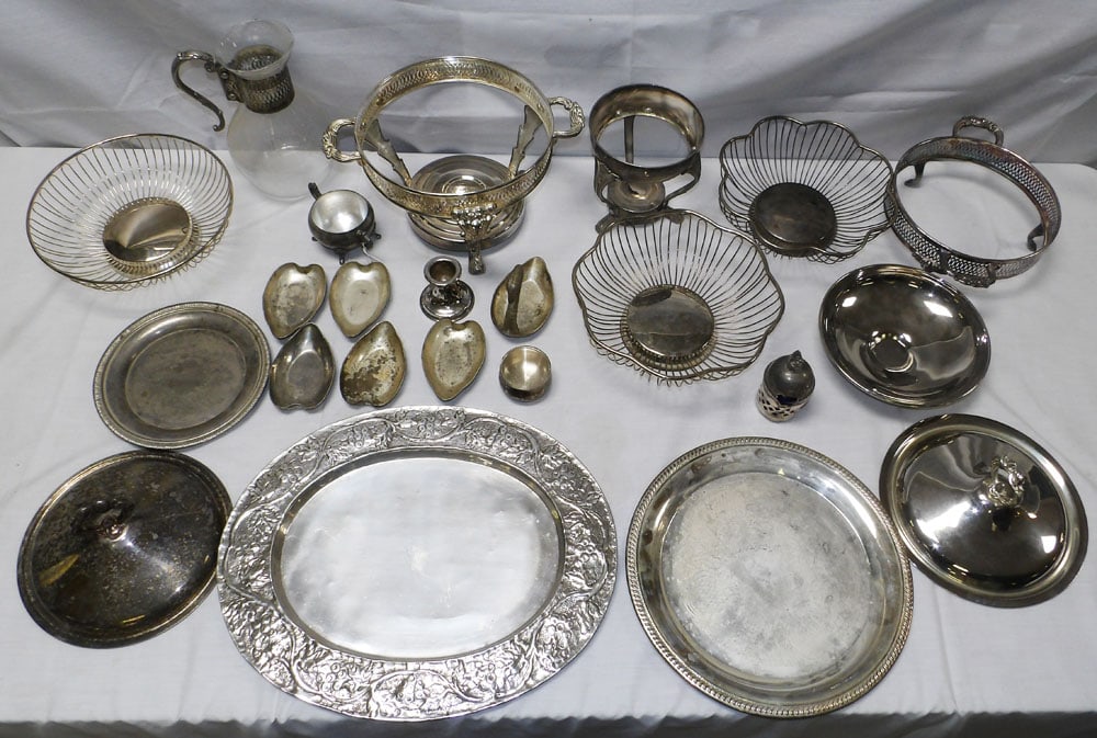 Lot of Silverplated Items (1 of 5)