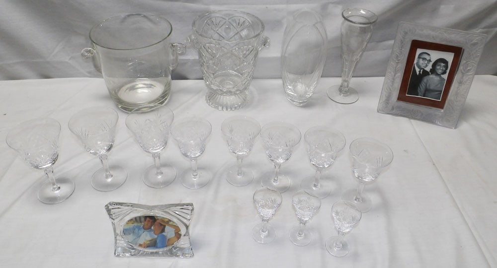 Lot of Glass Items: Lot of Glass Items . Up to 8 1/2" H 10 1/2" W "ALL DESCRIPTIONS AND ANY CONDITION STATEMENT GIVEN BY LANGSTON AUCTION GALLERY ARE STRICTLY OPINIONS AND LANGSTON'S SHALL HAVE NO RESPONSIBILITY FOR ERRO