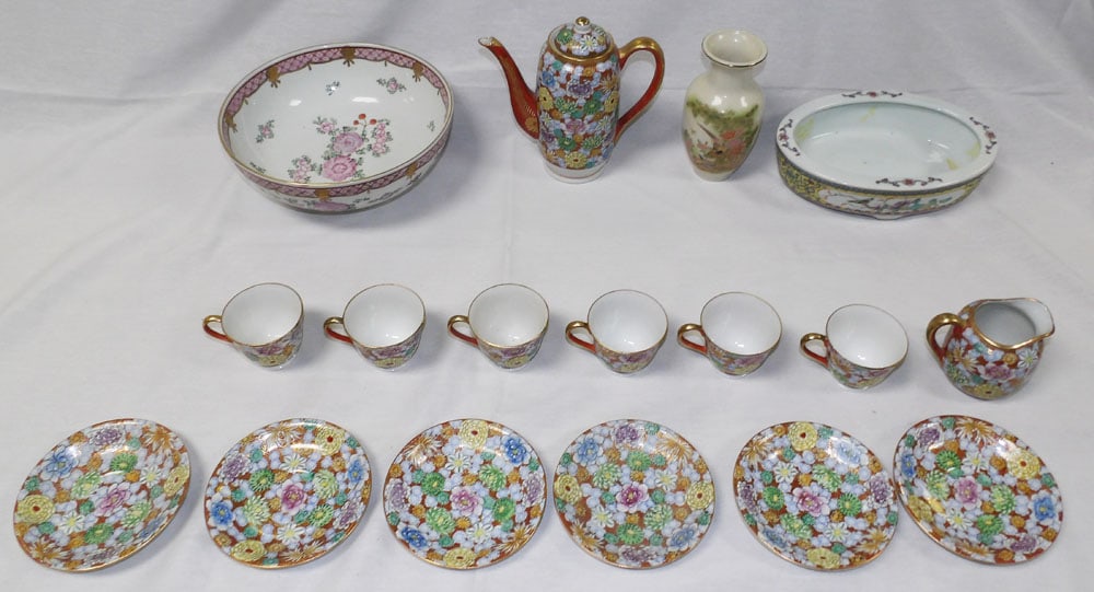 Lot of Oriental Porcelain Items (1 of 5)