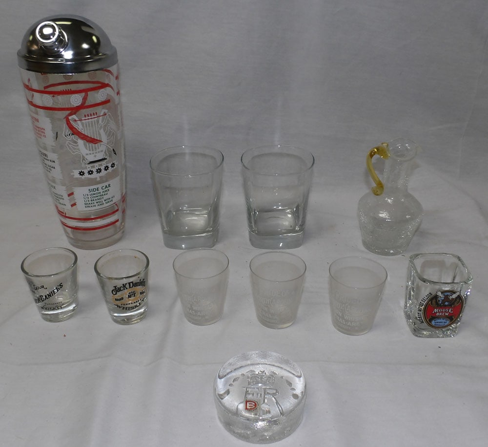Lot of Glasses & Cocktail Shaker: Lot of Glasses & Cocktail Shaker . Up to 10" H 3 1/2" W ALL DESCRIPTIONS AND ANY CONDITION STATEMENT GIVEN BY LANGSTON AUCTION GALLERY ARE STRICTLY OPINIONS AND LANGSTON'S SHALL HAVE NO RESPONSIBILITY