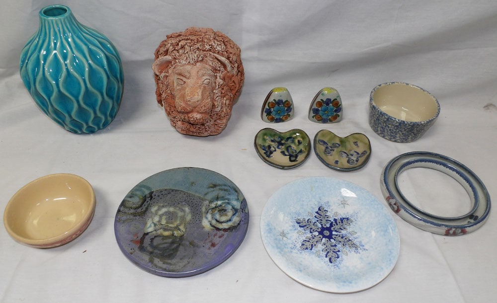 Lot of Painted Pottery Items: Lot of Painted Pottery Items . Up to 8 1/2" H 6 1/2" W ALL DESCRIPTIONS AND ANY CONDITION STATEMENT GIVEN BY LANGSTON AUCTION GALLERY ARE STRICTLY OPINIONS AND LANGSTON'S SHALL HAVE NO RESPONSIBILITY 