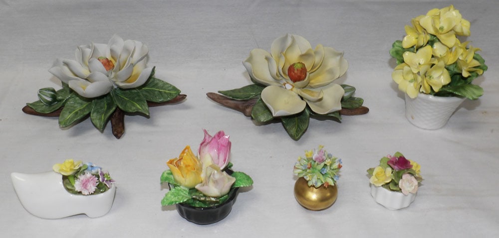 Lot of Porcelain Flowers & Bouquets (1 of 4)