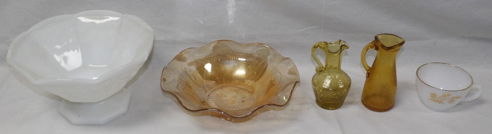 Lot of Colored Glass & Christmas Glass: Lot of Colored Glass & Christmas Glass. Up to 5" H 5 1/2" W ALL DESCRIPTIONS AND ANY CONDITION STATEMENT GIVEN BY LANGSTON AUCTION GALLERY ARE STRICTLY OPINIONS AND LANGSTON'S SHALL HAVE NO RESPONSIBI