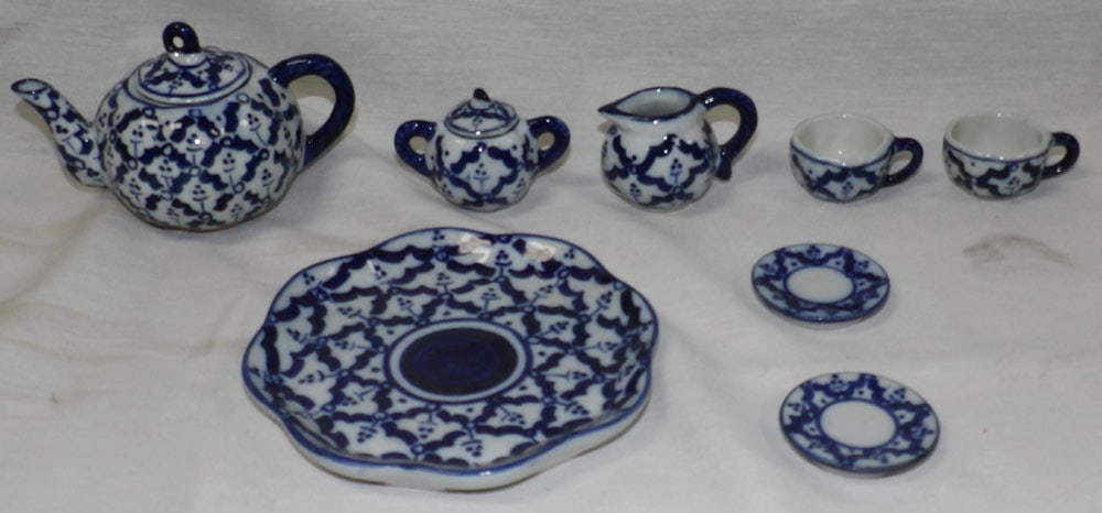Lot of Blue & White Porcelain Child's Tea Service: Lot of Blue & White Porcelain Child's Tea Service . Up to 4 1/2" Dia. ALL DESCRIPTIONS AND ANY CONDITION STATEMENT GIVEN BY LANGSTON AUCTION GALLERY ARE STRICTLY OPINIONS AND LANGSTON'S SHALL HAVE NO