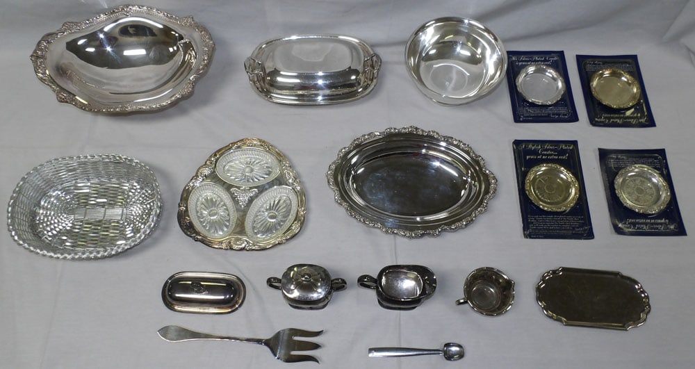 Lot of Silverplated Items: Lot of Silverplated Items . Up to 4" H 13 1/2" W ALL DESCRIPTIONS AND ANY CONDITION STATEMENT GIVEN BY LANGSTON AUCTION GALLERY ARE STRICTLY OPINIONS AND LANGSTON'S SHALL HAVE NO RESPONSIBILITY FOR