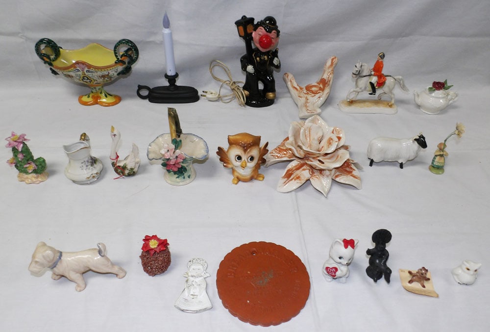 Lot of Porcelain Figurines: Lot of Porcelain Figurines . Up to 6 1/2" H 9" W ALL DESCRIPTIONS AND ANY CONDITION STATEMENT GIVEN BY LANGSTON AUCTION GALLERY ARE STRICTLY OPINIONS AND LANGSTON'S SHALL HAVE NO RESPONSIBILITY FOR