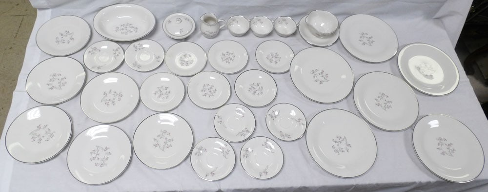 Lot of Theodore Haviland China, "Prelude": Lot of Theodore Haviland China, "Prelude". Up to 10 1/2" Dia. ALL DESCRIPTIONS AND ANY CONDITION STATEMENT GIVEN BY LANGSTON AUCTION GALLERY ARE STRICTLY OPINIONS AND LANGSTON'S SHALL HAVE NO