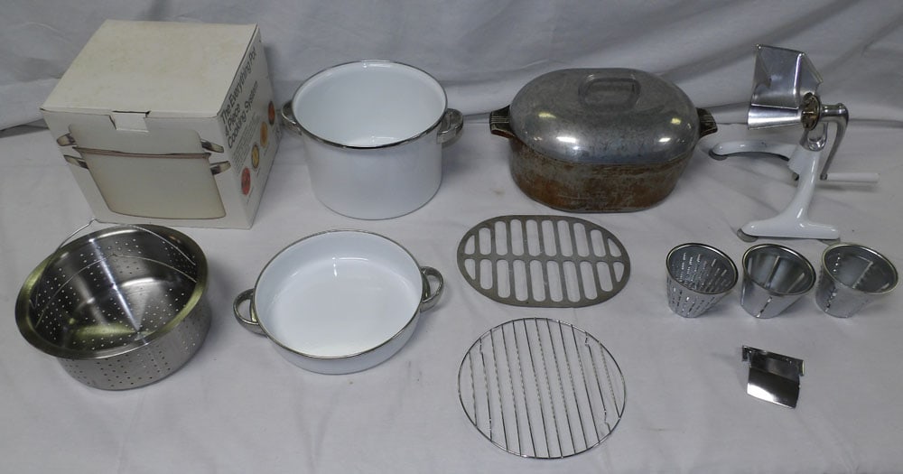Lot of Kitchen Items: Lot of Kitchen Items . Up to 8 1/2" H 15 1/2" W ALL DESCRIPTIONS AND ANY CONDITION STATEMENT GIVEN BY LANGSTON AUCTION GALLERY ARE STRICTLY OPINIONS AND LANGSTON'S SHALL HAVE NO RESPONSIBILITY FOR ERR