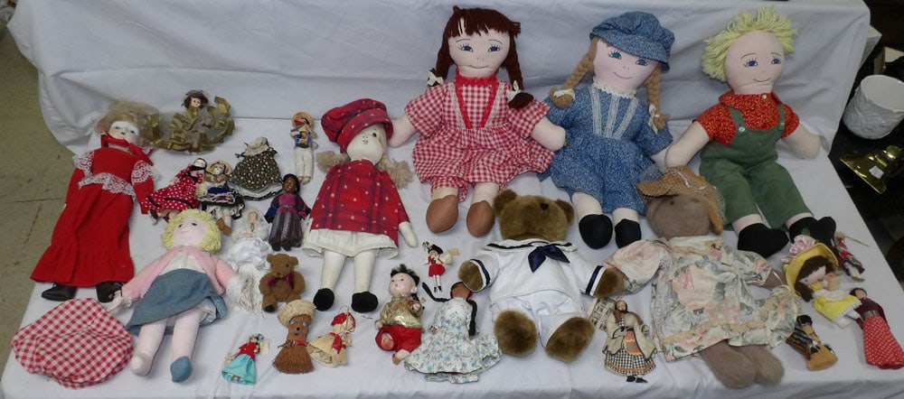 Lot of Stuffed Animals & Dolls (1 of 3)