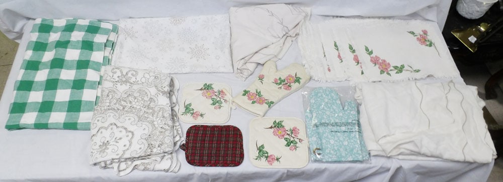Lot of Linens (1 of 3)