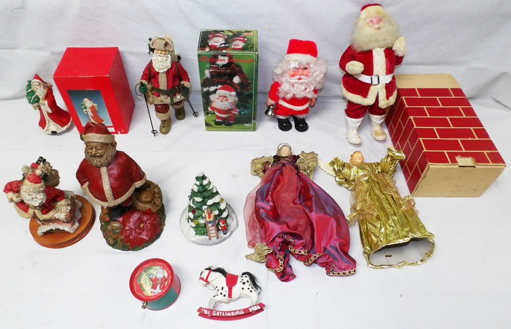 Lot of Christmas Decorative Items (1 of 3)
