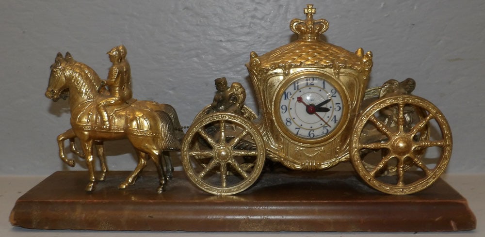 Electric Gilded Metal Horse & Carriage Form Clock: Electric Gilded Metal Horse & Carriage Form Clock . 8 1/4" H 17" W 5" D ALL DESCRIPTIONS AND ANY CONDITION STATEMENT GIVEN BY LANGSTON AUCTION GALLERY ARE STRICTLY OPINIONS AND LANGSTON'S SHALL HAVE