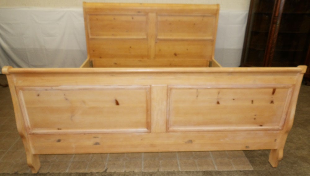 Pine Full or Queen Size Sleigh Bed with Rails: Pine Full or Queen Size Sleigh Bed with Rails . 47" H 79 1/4" W ALL DESCRIPTIONS AND ANY CONDITION STATEMENT GIVEN BY LANGSTON AUCTION GALLERY ARE STRICTLY OPINIONS AND LANGSTON'S SHALL HAVE NO