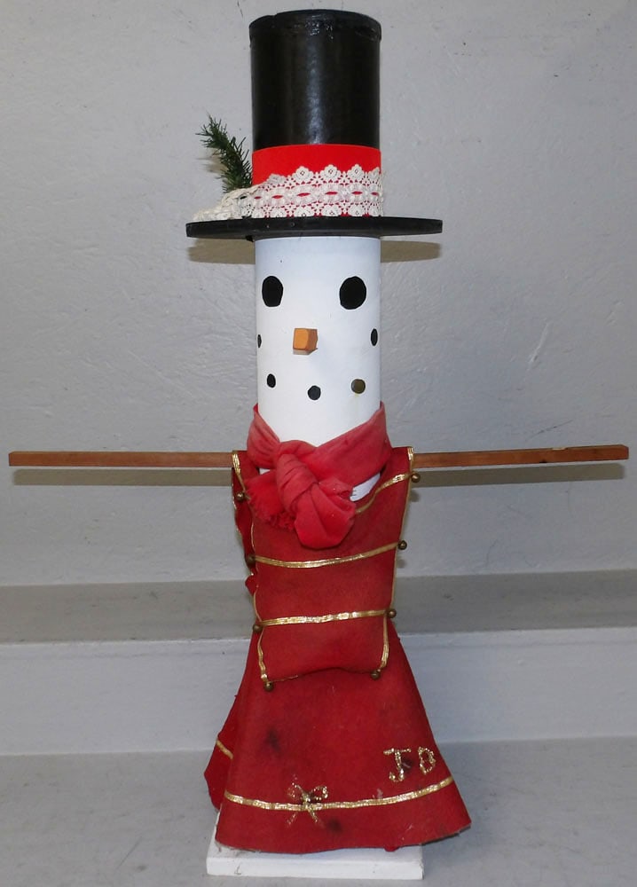 Painted Wood Snowman: Painted Wood Snowman. 33 1/2" H 25 1/2" W ALL DESCRIPTIONS AND ANY CONDITION STATEMENT GIVEN BY LANGSTON AUCTION GALLERY ARE STRICTLY OPINIONS AND LANGSTON'S SHALL HAVE NO RESPONSIBILITY FOR ERRORS OR