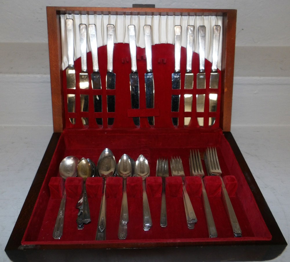 Silverplated Flatware Set in Box (1 of 6)