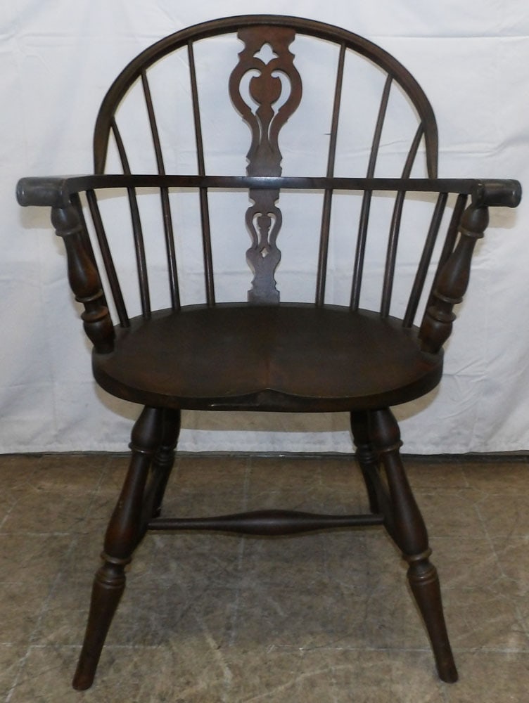 Antique Walnut Windsor Style Arm Chair: Antique Walnut Windsor Style Arm Chair . 36 1/2" H 25" W 19" D ALL DESCRIPTIONS AND ANY CONDITION STATEMENT GIVEN BY LANGSTON AUCTION GALLERY ARE STRICTLY OPINIONS AND LANGSTON'S SHALL HAVE NO
