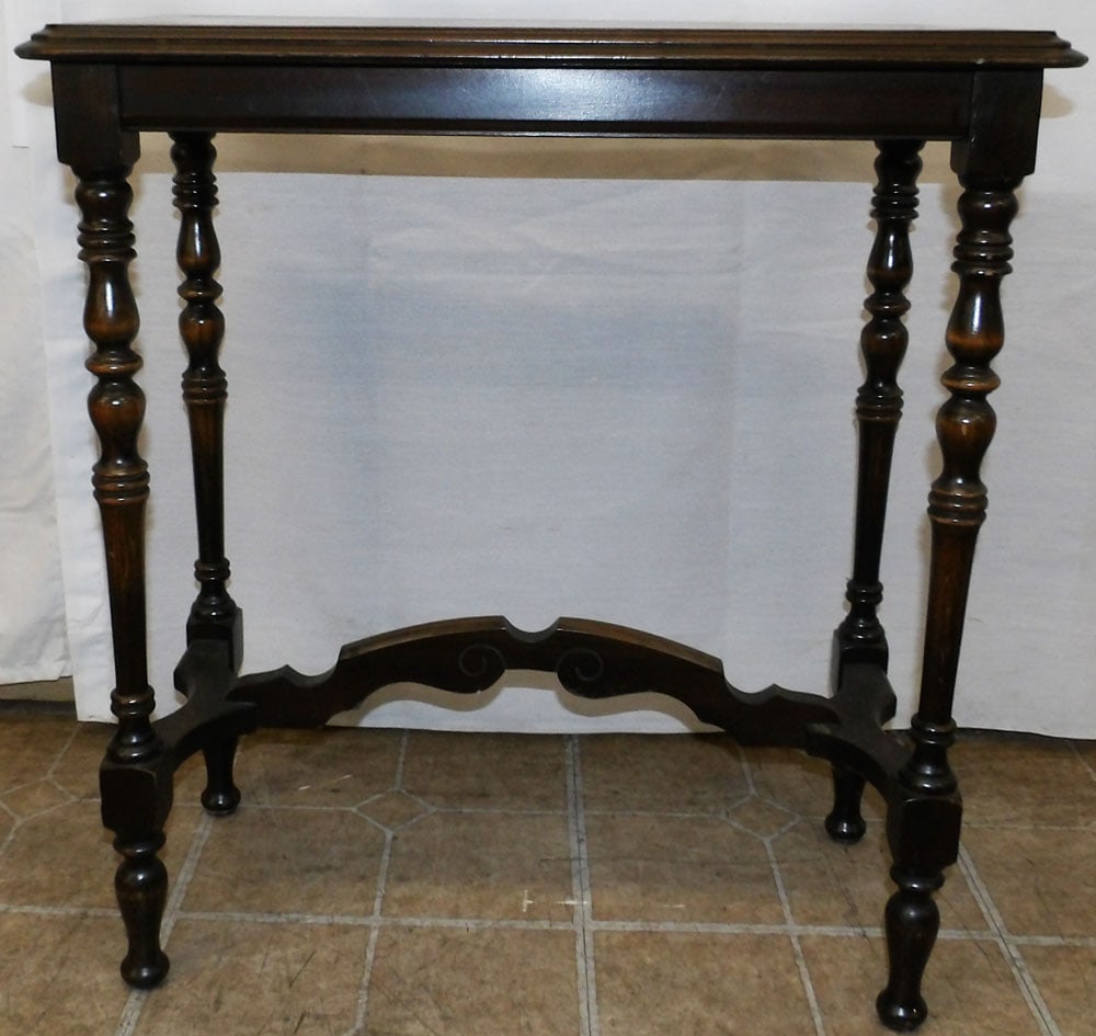 Walnut Stand: Walnut Stand . 25 1/4" H 23 1/4" W 12" D ALL DESCRIPTIONS AND ANY CONDITION STATEMENT GIVEN BY LANGSTON AUCTION GALLERY ARE STRICTLY OPINIONS AND LANGSTON'S SHALL HAVE NO RESPONSIBILITY FOR ERRORS OR