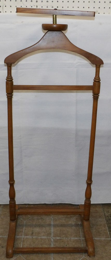Maple Men's Valet: Maple Men's Valet. 43 1/4" H 17 1/4" W ALL DESCRIPTIONS AND ANY CONDITION STATEMENT GIVEN BY LANGSTON AUCTION GALLERY ARE STRICTLY OPINIONS AND LANGSTON'S SHALL HAVE NO RESPONSIBILITY FOR ERRORS OR