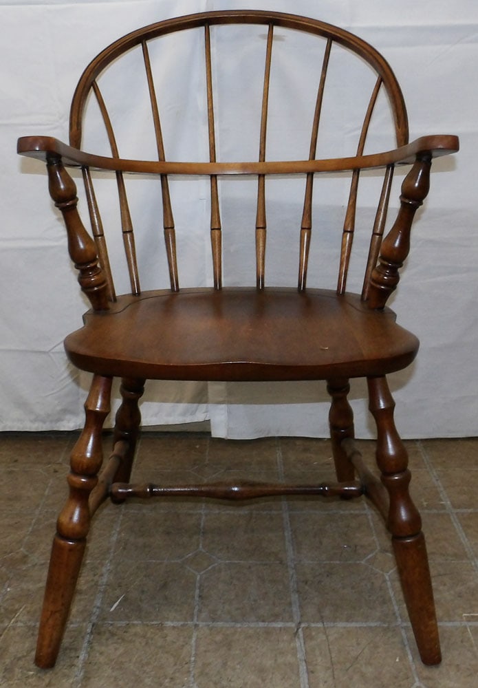 Maple Windsor Style Arm Chair: Maple Windsor Style Arm Chair . 34 1/2" H 23" W 20" D ALL DESCRIPTIONS AND ANY CONDITION STATEMENT GIVEN BY LANGSTON AUCTION GALLERY ARE STRICTLY OPINIONS AND LANGSTON'S SHALL HAVE NO RESPONSIBILITY