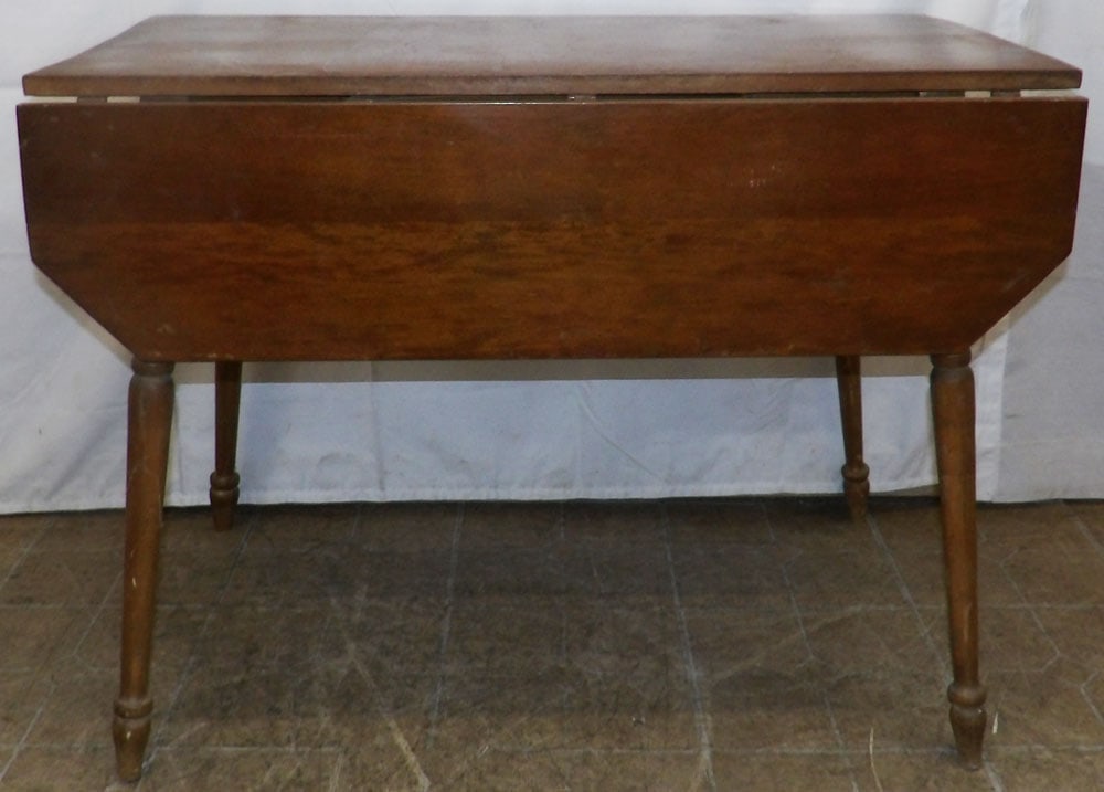 Maple Drop Leaf Dining Table: Maple Drop Leaf Dining Table . 29 1/4" H 39 3/4" W 22" D ALL DESCRIPTIONS AND ANY CONDITION STATEMENT GIVEN BY LANGSTON AUCTION GALLERY ARE STRICTLY OPINIONS AND LANGSTON'S SHALL HAVE NO