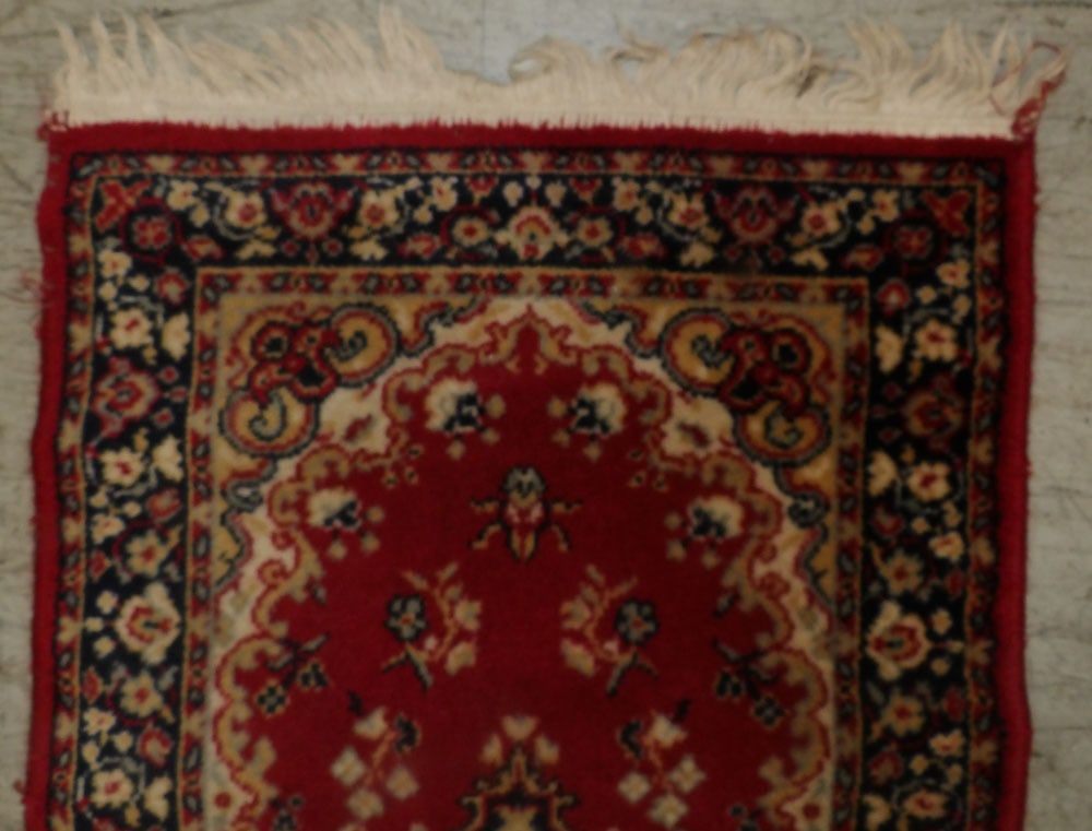 4' 3" x 2' Machine Made Rug - 3