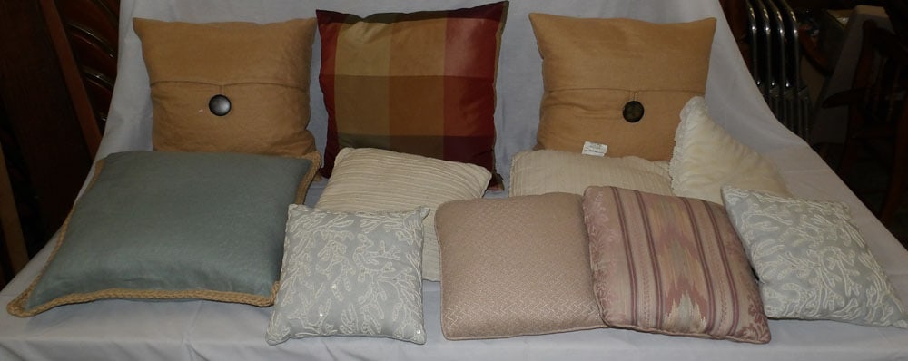Lot of Decorative Pillows (1 of 3)