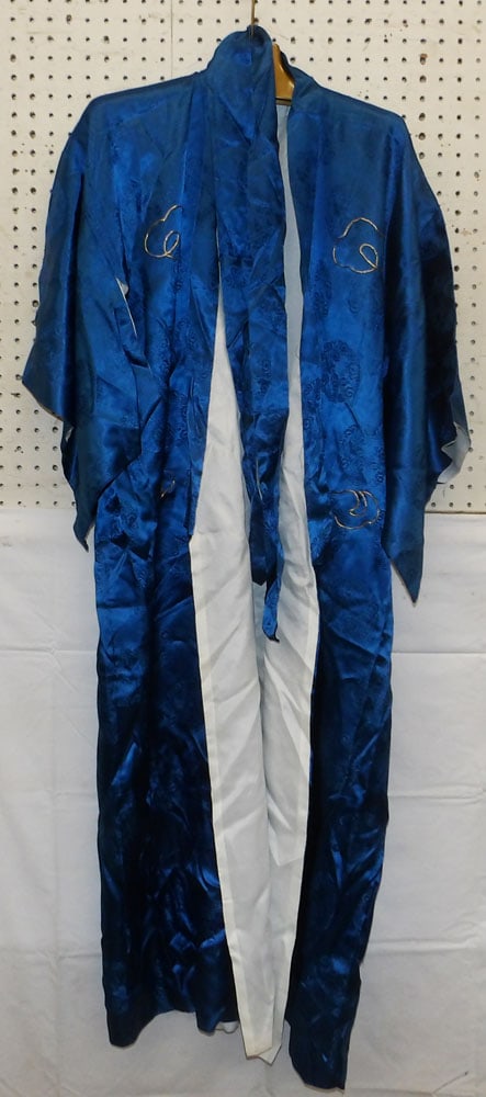 Oriental Silk Kimono: Oriental Silk Kimono. 53" L 17" W ALL DESCRIPTIONS AND ANY CONDITION STATEMENT GIVEN BY LANGSTON AUCTION GALLERY ARE STRICTLY OPINIONS AND LANGSTON'S SHALL HAVE NO RESPONSIBILITY FOR ERRORS OR