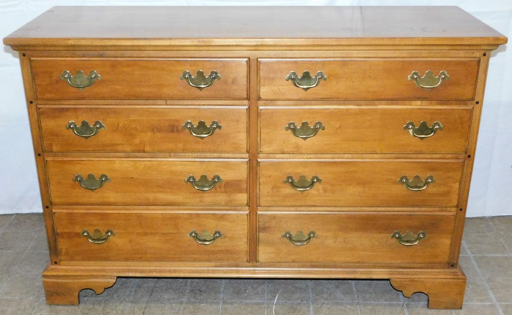 Maple Eight Drawer Chest by Ethan Allen: Maple Eight Drawer Chest by Ethan Allen . 35 1/4" H 54" W 19 1/4" D ALL DESCRIPTIONS AND ANY CONDITION STATEMENT GIVEN BY LANGSTON AUCTION GALLERY ARE STRICTLY OPINIONS AND LANGSTON'S SHALL HAVE NO