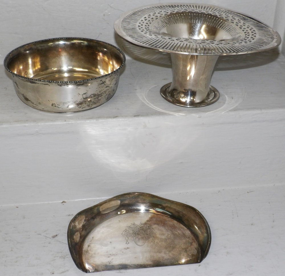 Lot of Antique Silverplated Items, Including Silent Butler & Open Work Vase: Lot of Antique Silverplated Items, Including Silent Butler & Open Work Vase. Up to 4 1/2" H 10" W ALL DESCRIPTIONS AND ANY CONDITION STATEMENT GIVEN BY LANGSTON AUCTION GALLERY ARE STRICTLY OPINIONS A