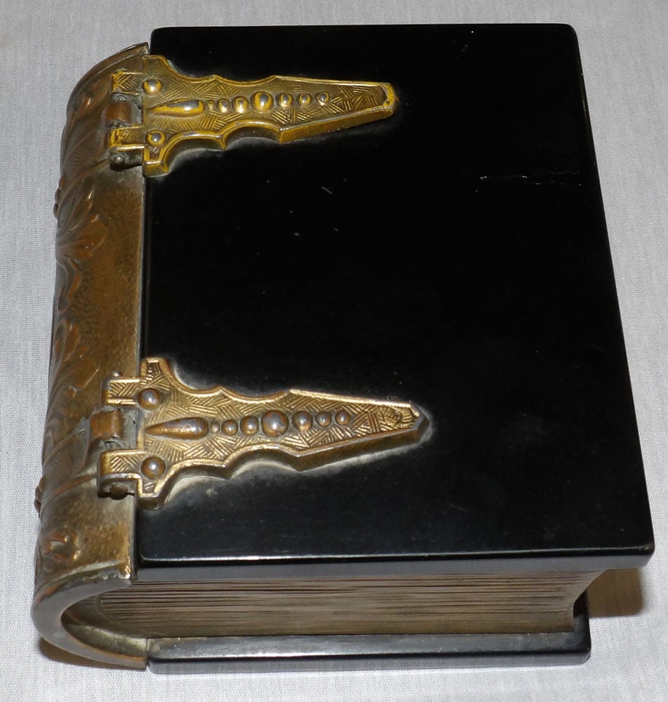 Gilded Metal & Black Onyx Book Form Dresser Box: Gilded Metal & Black Onyx Book Form Dresser Box. 2 1/2" H 5" W 4 1/2" D ALL DESCRIPTIONS AND ANY CONDITION STATEMENT GIVEN BY LANGSTON AUCTION GALLERY ARE STRICTLY OPINIONS AND LANGSTON'S SHALL HAVE