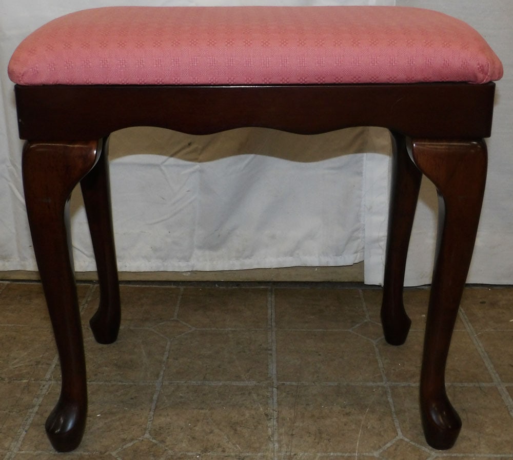 Mahogany & Upholstered Queen Anne Style Bench: Mahogany & Upholstered Queen Anne Style Bench . 18 1/2" H 19 1/2" W 11 1/2" D ALL DESCRIPTIONS AND ANY CONDITION STATEMENT GIVEN BY LANGSTON AUCTION GALLERY ARE STRICTLY OPINIONS AND LANGSTON'S SHALL