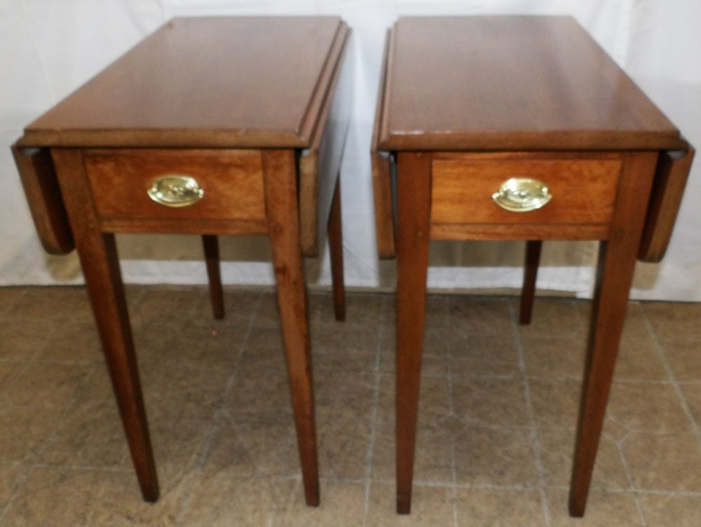 Pair of Mahogany Bench Made One Drawer Pembroke Tables: Pair of Mahogany Bench Made One Drawer Pembroke Tables. 26 1/4" H 14 1/4" W 25' D "ALL DESCRIPTIONS AND ANY CONDITION STATEMENT GIVEN BY LANGSTON AUCTION GALLERY ARE STRICTLY OPINIONS AND LANGSTON'S