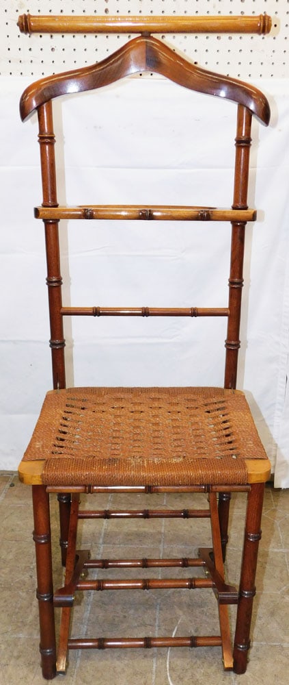Italian Elm Wood & Rush Seat Folding Men's Valet Chair: Italian Elm Wood & Rush Seat Folding Men's Valet Chair . 45 3/4" H 17" W 16" D "ALL DESCRIPTIONS AND ANY CONDITION STATEMENT GIVEN BY LANGSTON AUCTION GALLERY ARE STRICTLY OPINIONS AND LANGSTON'S