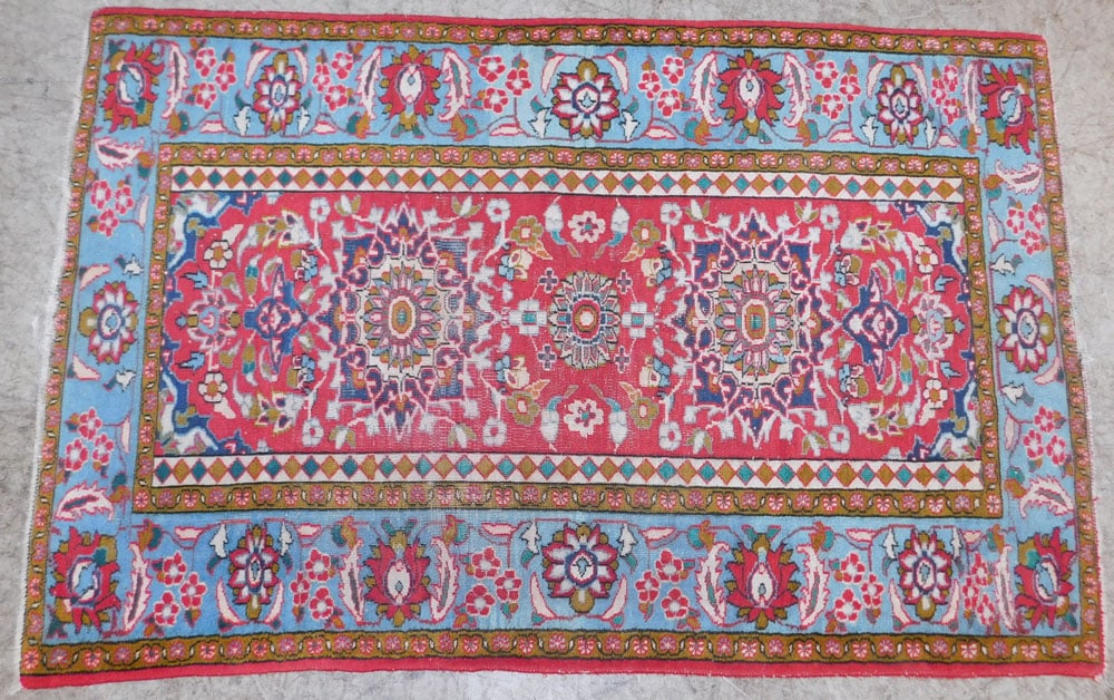 5' 1" x 3' 2" Hand Made Oriental Rug: 5' 1" x 3' 2" Hand Made Oriental Rug. "ALL DESCRIPTIONS AND ANY CONDITION STATEMENT GIVEN BY LANGSTON AUCTION GALLERY ARE STRICTLY OPINIONS AND LANGSTON'S SHALL HAVE NO RESPONSIBILITY FOR ERRORS OR