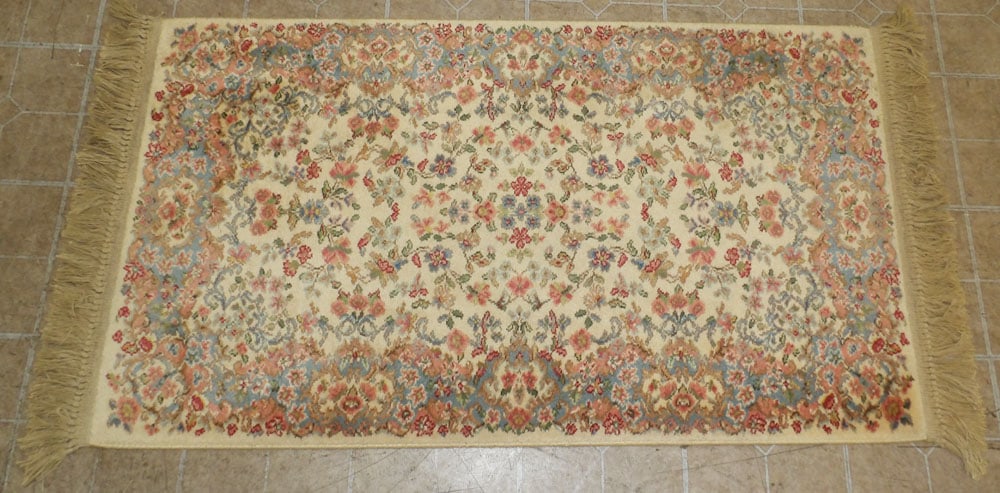 2' 11" x 5' 10" Karastan Rug: 2' 11" x 5' 10" Karastan Rug . "ALL DESCRIPTIONS AND ANY CONDITION STATEMENT GIVEN BY LANGSTON AUCTION GALLERY ARE STRICTLY OPINIONS AND LANGSTON'S SHALL HAVE NO RESPONSIBILITY FOR ERRORS OR