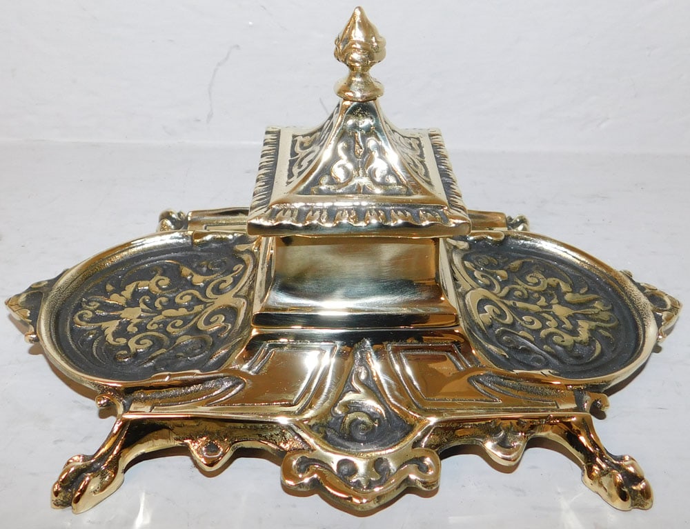 Antique Polished Brass Ink Stand: Antique Polished Brass Ink Stand . 4 1/4" H 9" W 5 1/2" D "ALL DESCRIPTIONS AND ANY CONDITION STATEMENT GIVEN BY LANGSTON AUCTION GALLERY ARE STRICTLY OPINIONS AND LANGSTON'S SHALL HAVE NO