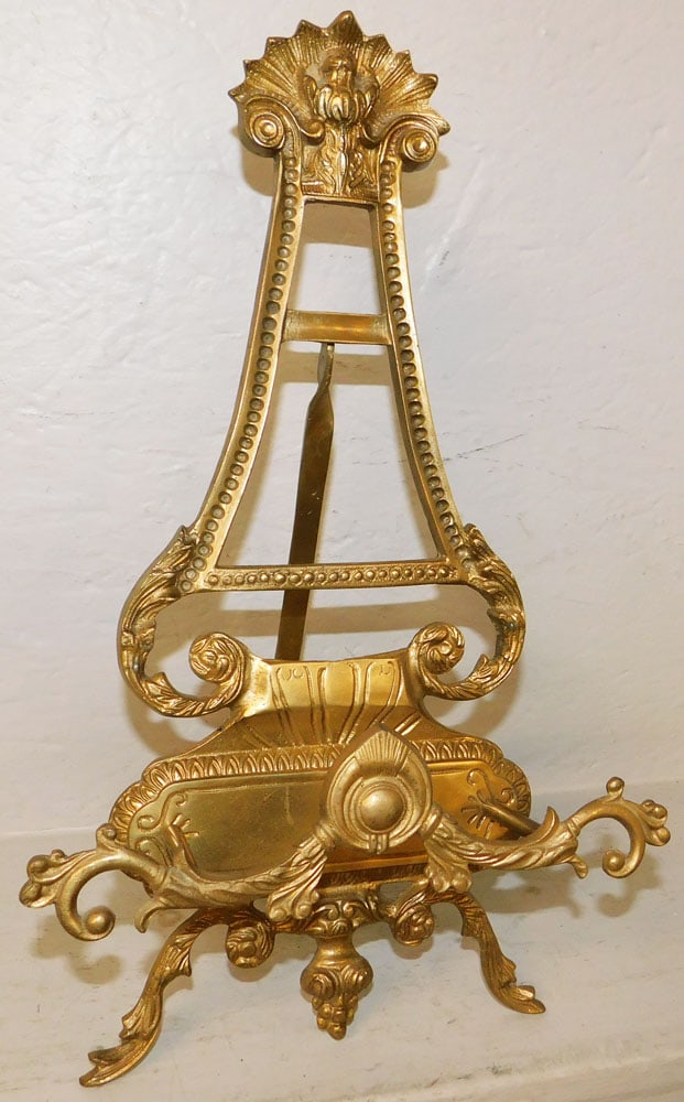 Ornate Cast Brass Table Top Art Easel: Ornate Cast Brass Table Top Art Easel . 16 3/4" H 9 3/4" W "ALL DESCRIPTIONS AND ANY CONDITION STATEMENT GIVEN BY LANGSTON AUCTION GALLERY ARE STRICTLY OPINIONS AND LANGSTON'S SHALL HAVE NO RESPONSIBI