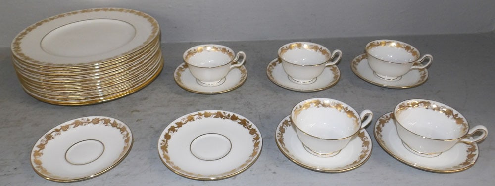 Twenty Five Pieces of Wedgwood Bone China: Twenty Five Pieces of Wedgwood Bone China . Up to 10 3/4" Dia. "ALL DESCRIPTIONS AND ANY CONDITION STATEMENT GIVEN BY LANGSTON AUCTION GALLERY ARE STRICTLY OPINIONS AND LANGSTON'S SHALL HAVE NO
