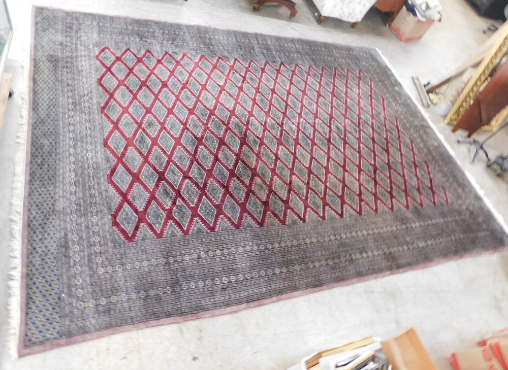 9' 11" x 14' 6" Hand Made Oriental Rug: 9' 11" x 14' 6" Hand Made Oriental Rug. "ALL DESCRIPTIONS AND ANY CONDITION STATEMENT GIVEN BY LANGSTON AUCTION GALLERY ARE STRICTLY OPINIONS AND LANGSTON'S SHALL HAVE NO RESPONSIBILITY FOR ERRORS OR