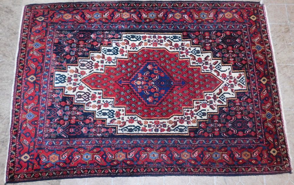 3' 10" x 5' 8" Hand Made Oriental Rug: 3' 10" x 5' 8" Hand Made Oriental Rug. "ALL DESCRIPTIONS AND ANY CONDITION STATEMENT GIVEN BY LANGSTON AUCTION GALLERY ARE STRICTLY OPINIONS AND LANGSTON'S SHALL HAVE NO RESPONSIBILITY FOR ERRORS OR