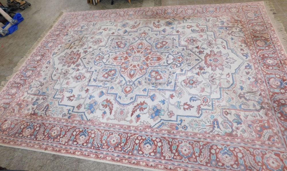8' 8" x 12' Karastan Rug: 8' 8" x 12' Karastan Rug. "ALL DESCRIPTIONS AND ANY CONDITION STATEMENT GIVEN BY LANGSTON AUCTION GALLERY ARE STRICTLY OPINIONS AND LANGSTON'S SHALL HAVE NO RESPONSIBILITY FOR ERRORS OR OMISSIONS.