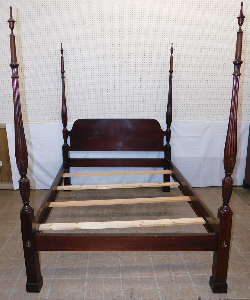 Mahogany Acanthus Leaf Carved Four Post Queen Size Bed with Rails: Mahogany Acanthus Leaf Carved Four Post Queen Size Bed with Rails . 86 1/4" H 64 1/2" W "ALL DESCRIPTIONS AND ANY CONDITION STATEMENT GIVEN BY LANGSTON AUCTION GALLERY ARE STRICTLY OPINIONS AND LANGST