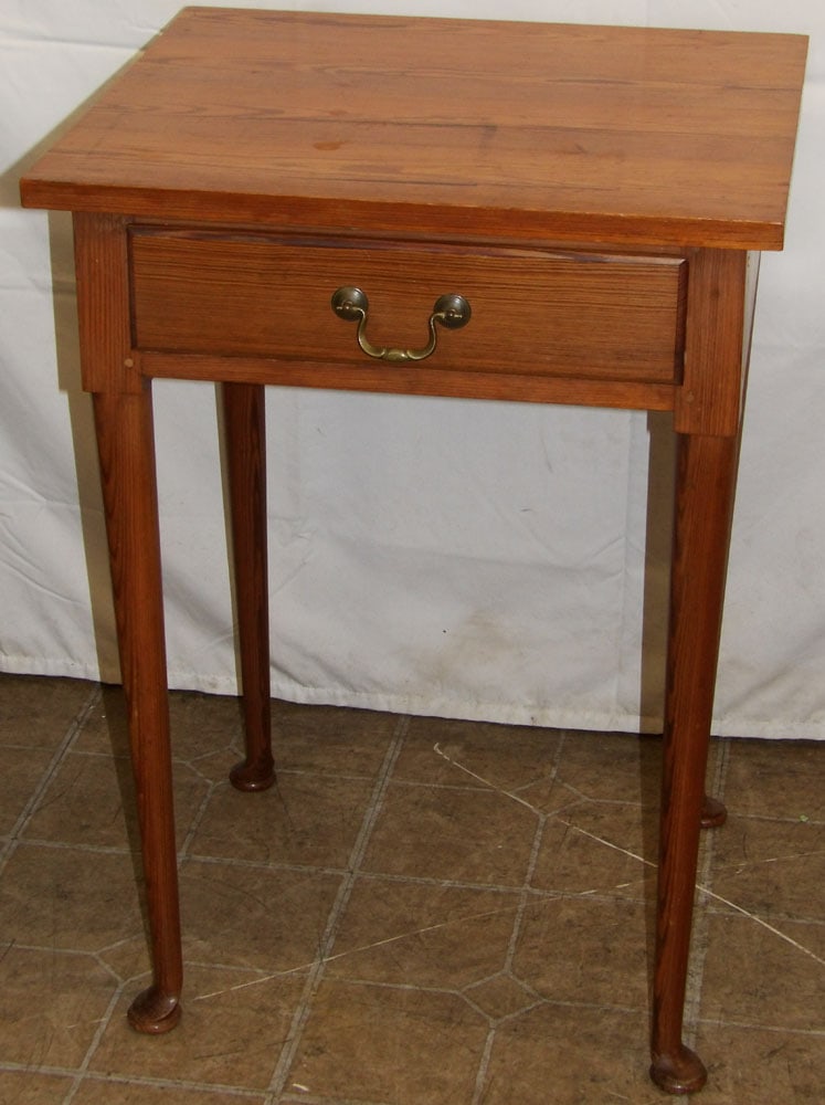 Bench Made Heart Pine Queen Anne Style One Drawer Stand (1 of 7)